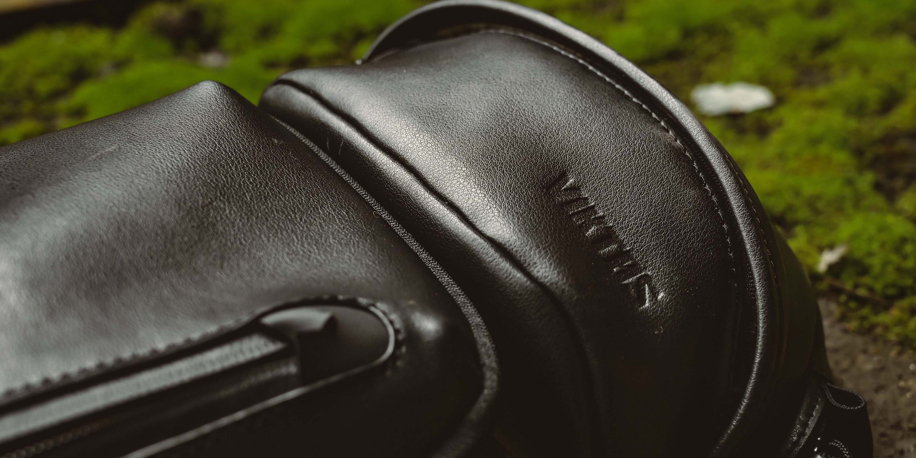 Viktos Upscale 3 Leather Slingbag Black 15x7x5 inch 2102401